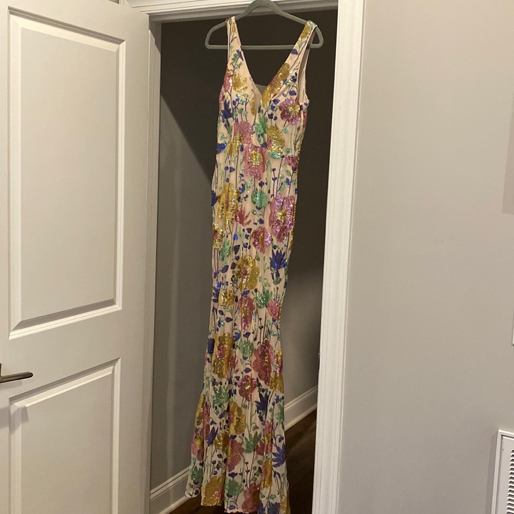 Beautiful gown! Never worn, with tags!